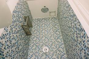 Homey And Tidy Studio Room Aeropolis Apartment