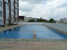 Cozy Studio At Barsa City Apartment