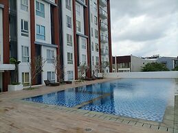 Cozy Studio At Barsa City Apartment