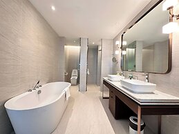 SILQ Hotel And Residence