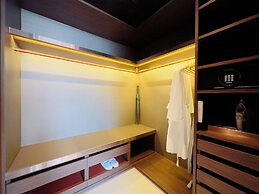 SILQ Hotel And Residence