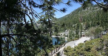 Delightful Mccloud 2 Bedroom Condo by RedAwning