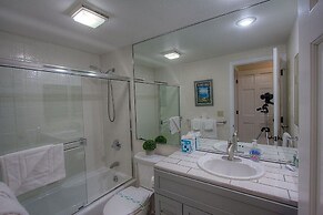 Delightful Mccloud 2 Bedroom Condo by RedAwning