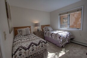 Delightful Mccloud 2 Bedroom Condo by RedAwning