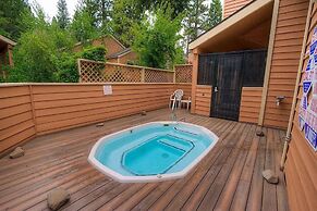 Delightful Mccloud 2 Bedroom Condo by RedAwning