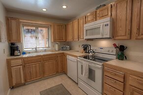 Delightful Mccloud 2 Bedroom Condo by RedAwning