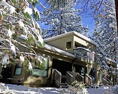 Sparrow's Nest 2 Bedroom Home by RedAwning