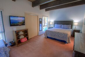 Sparrow's Nest 2 Bedroom Home by RedAwning