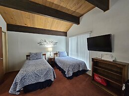 Sparrow's Nest 2 Bedroom Home by RedAwning