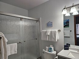 Sparrow's Nest 2 Bedroom Home by RedAwning