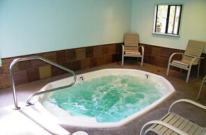 Sparrow's Nest 2 Bedroom Home by RedAwning