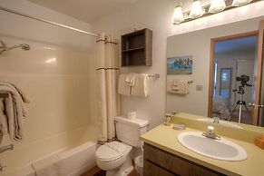 Sparrow's Nest 2 Bedroom Home by RedAwning