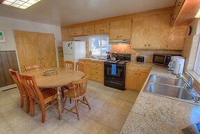 Foothill Folly 4 Bedroom Home by RedAwning