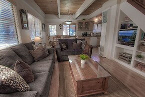 Cozy Mountain Hideaway 3 Bedroom Home by RedAwning