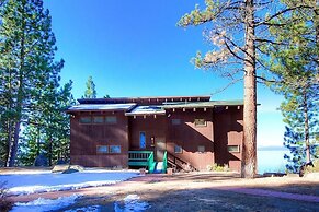 Lake View Glen 4 Bedroom Home by RedAwning