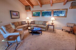 Lake View Glen 4 Bedroom Home by RedAwning