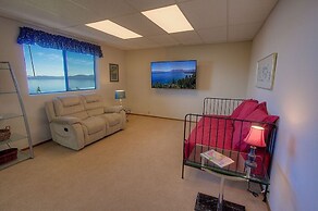 Lake View Glen 4 Bedroom Home by RedAwning