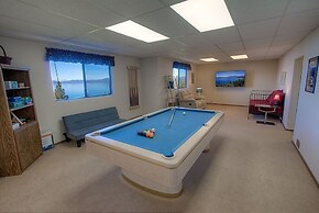 Lake View Glen 4 Bedroom Home by RedAwning