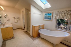 Cheyenne Chalet 4 Bedroom Home by RedAwning