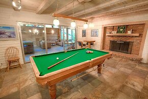 Cheyenne Chalet 4 Bedroom Home by RedAwning