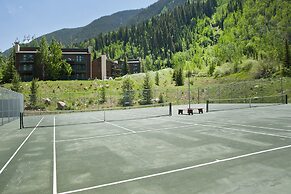 Timberfalls 1902 2 Bedroom Condo by RedAwning