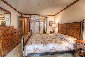 Shore View Serenity 4 Bedroom Home by RedAwning