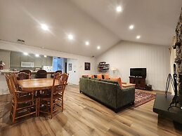 Shore View Serenity 4 Bedroom Home by RedAwning