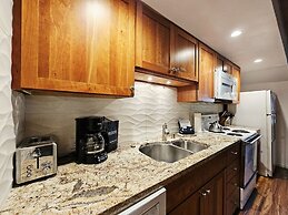 Cartwright Corner Condo 4 Bedroom Townhouse by RedAwning