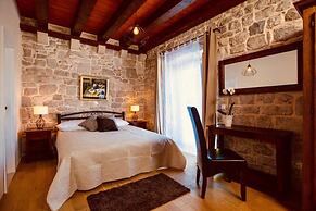 Beautiful 4-bed Villa for up to 10 Guests