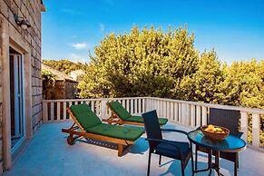 Beautiful 4-bed Villa for up to 10 Guests