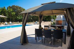 Beautiful 4-bed Villa for up to 10 Guests