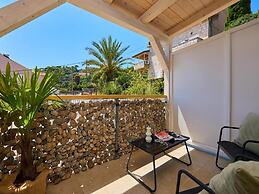 Palm Tree Apartments