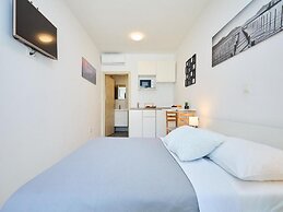 Palm Tree Apartments