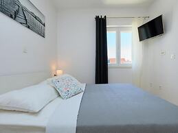 Palm Tree Apartments