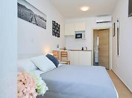 Palm Tree Apartments