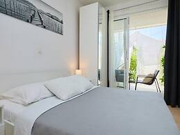 Palm Tree Apartments