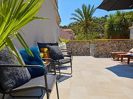 Palm Tree Apartments