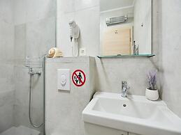 Palm Tree Apartments