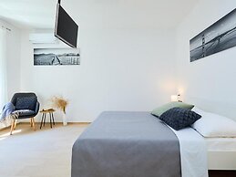 Palm Tree Apartments