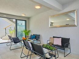 Palm Tree Apartments