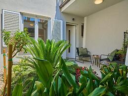 Palm Tree Apartments