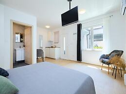 Palm Tree Apartments