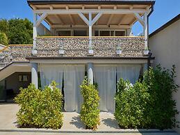 Palm Tree Apartments