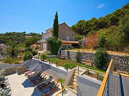 Palm Tree Apartments