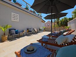 Palm Tree Apartments