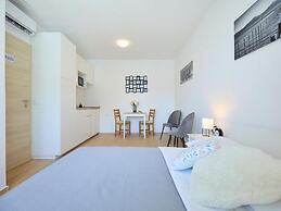 Palm Tree Apartments