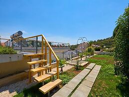 Palm Tree Apartments