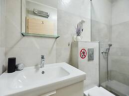 Palm Tree Apartments