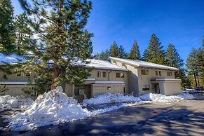 Eagle's Lake Retreat 4 Bedroom Condo by RedAwning