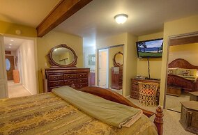 Eagle's Lake Retreat 4 Bedroom Condo by RedAwning